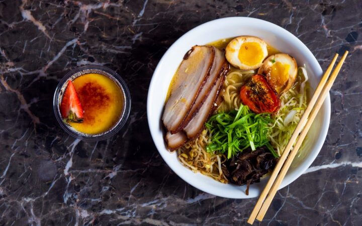 味噌煮込みうどんガイド|名古屋名物、濃厚な赤味噌の煮込み麺