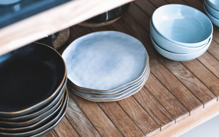 信楽焼の里ガイド|たぬきの置物で有名な滋賀・信楽の焼き物の街
