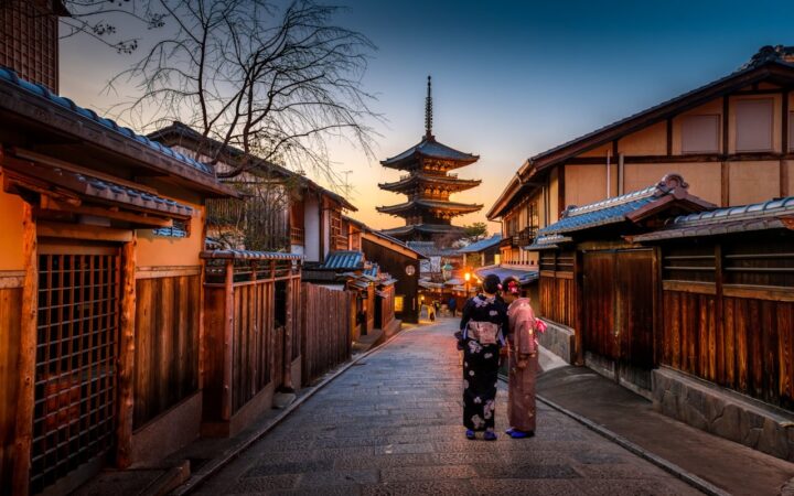 内子観光ガイド|白壁の町並みと芝居小屋が残る愛媛の歴史の町