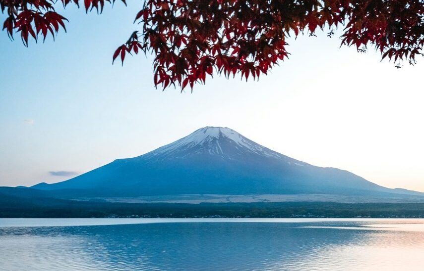 山中湖と富士山