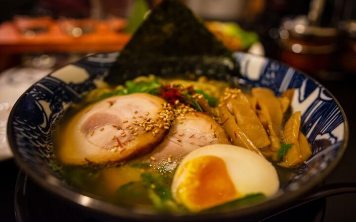 新横浜ラーメン博物館観光ガイド|昭和の街並みで全国のラーメンを食べ比べ